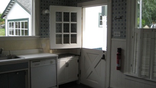 Kitchen (looking SE)