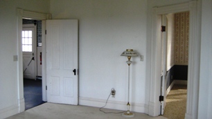 Living Room (looking SE)